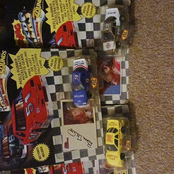 Lot of 9 Diecast 1/64 scale Nascar Legends - Picture 6 of 7